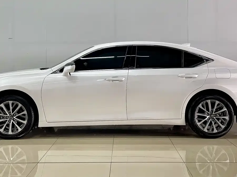 Lexus ES 2025 200 Premium Edition 2026 — миниатюра 2