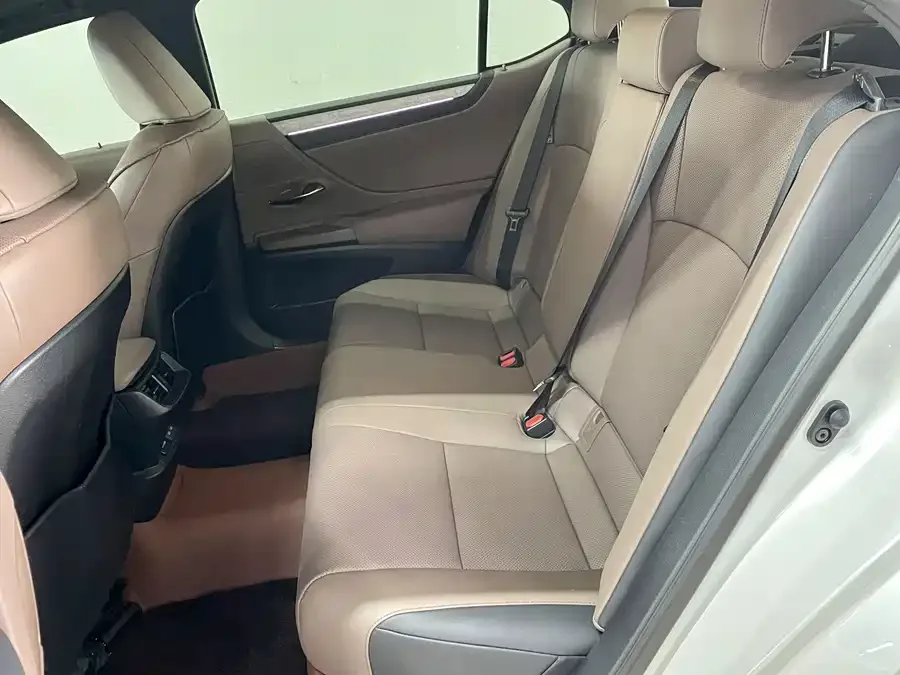 Lexus ES 2025 200 Premium Edition 2026 — миниатюра 3