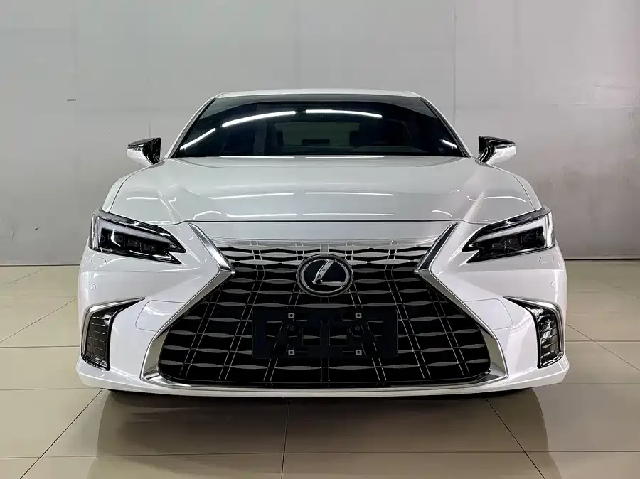 Lexus ES 2025 200 Premium Edition 2026 — фото 1, купить с доставкой в Москву