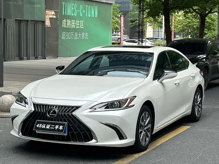 Lexus ES 2023