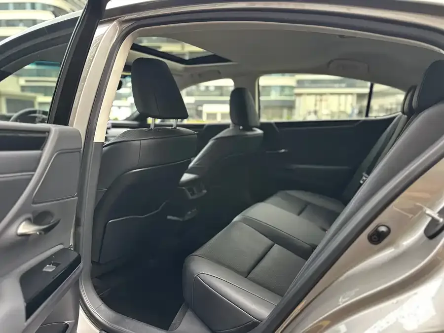 Lexus ES 2023 260 Excellence Edition 2023 — миниатюра 2