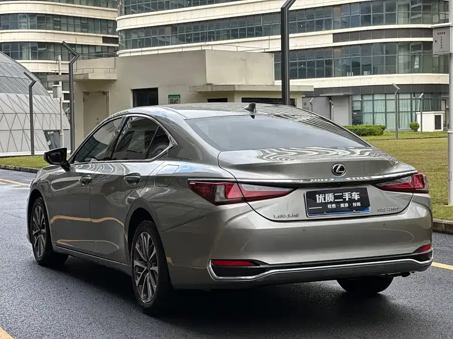 Lexus ES 2023 260 Excellence Edition 2023 — миниатюра 3