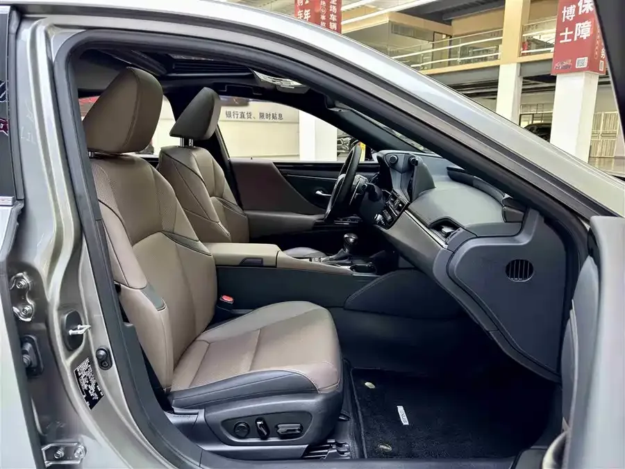 Lexus ES 2023 200 Excellence Edition 2023 — миниатюра 2