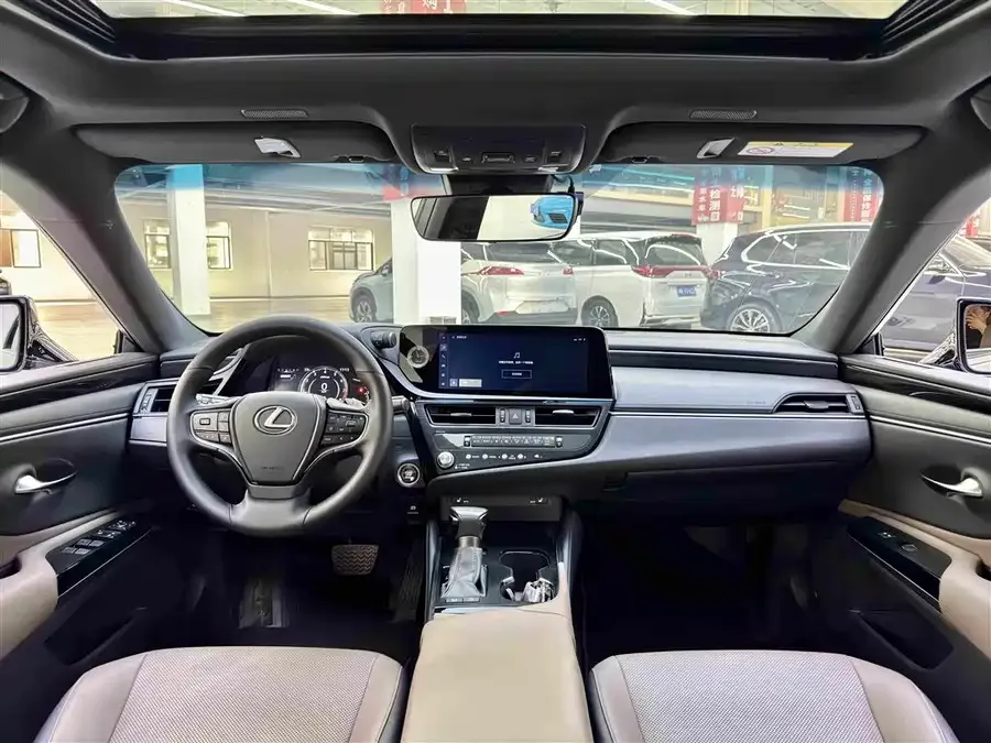 Lexus ES 2023 200 Excellence Edition 2023 — миниатюра 3