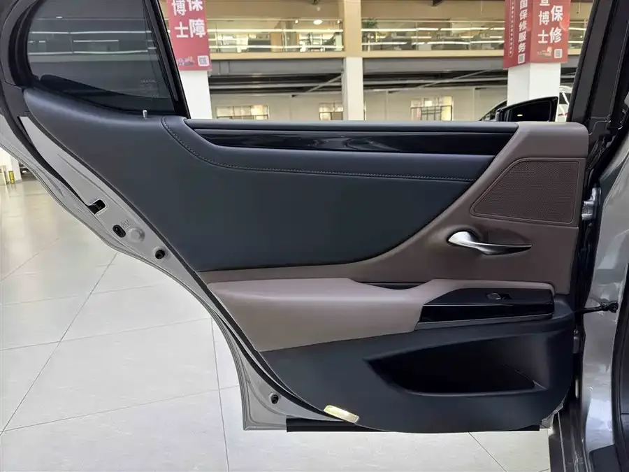 Lexus ES 2023 200 Excellence Edition 2023 — миниатюра 4