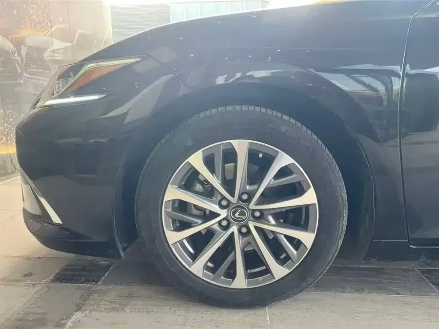 Lexus ES 2021 300h Excellence Edition 2024 — миниатюра 2