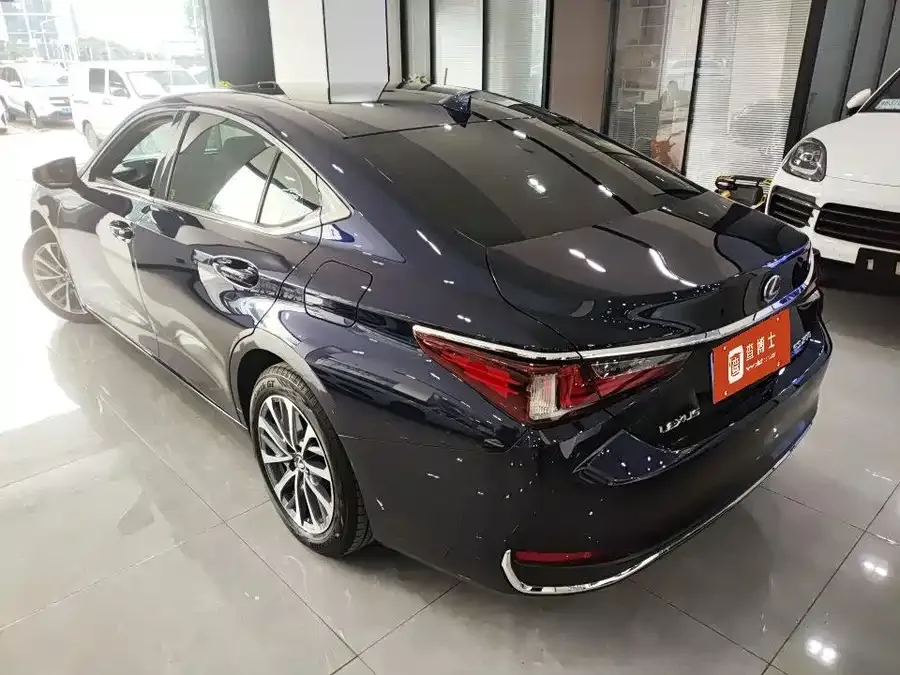 Lexus ES 2023 200 Excellence Edition 2024 — миниатюра 4