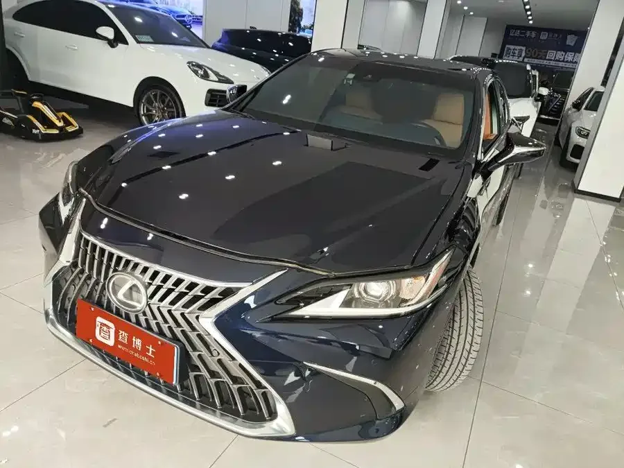 Lexus ES 2024