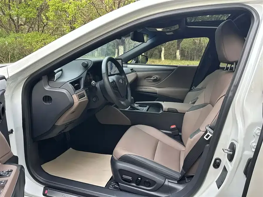 Lexus ES 2025 200 Premium Edition 2025 — миниатюра 3