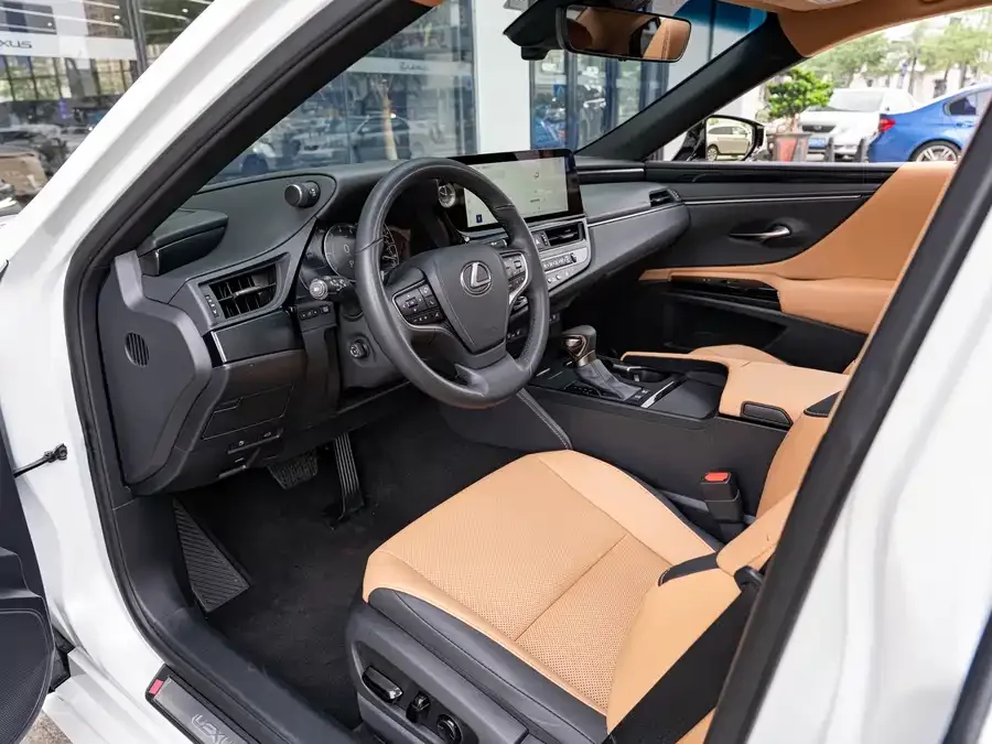 Lexus ES 2022 300h Premium Edition 2023 — миниатюра 3