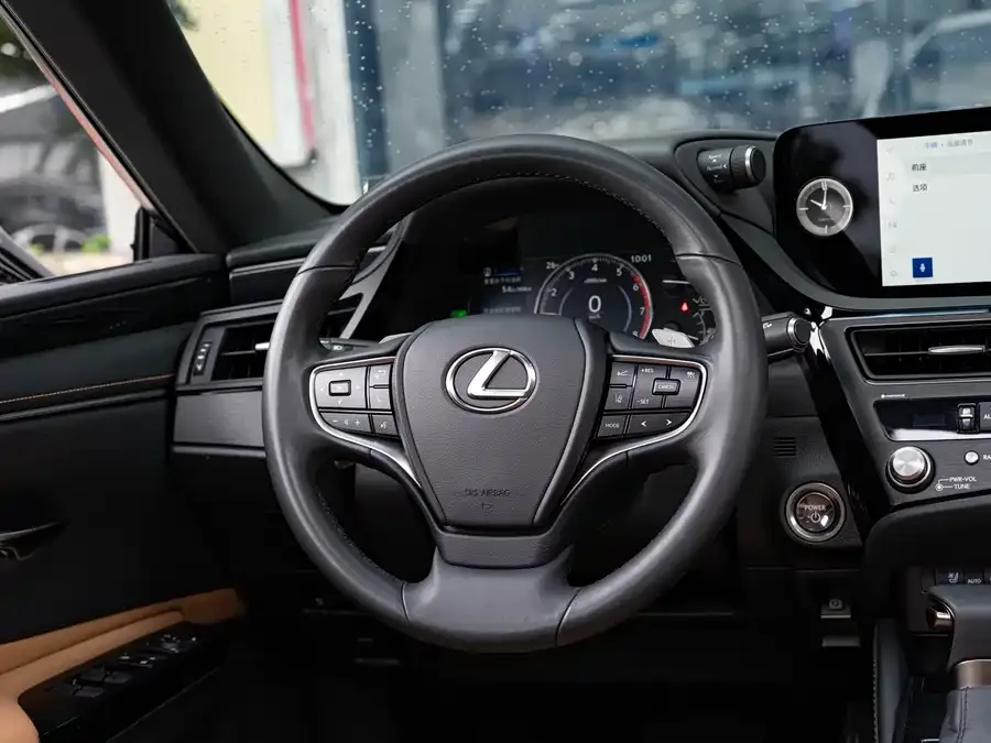 Lexus ES 2022 300h Premium Edition 2023 — миниатюра 4