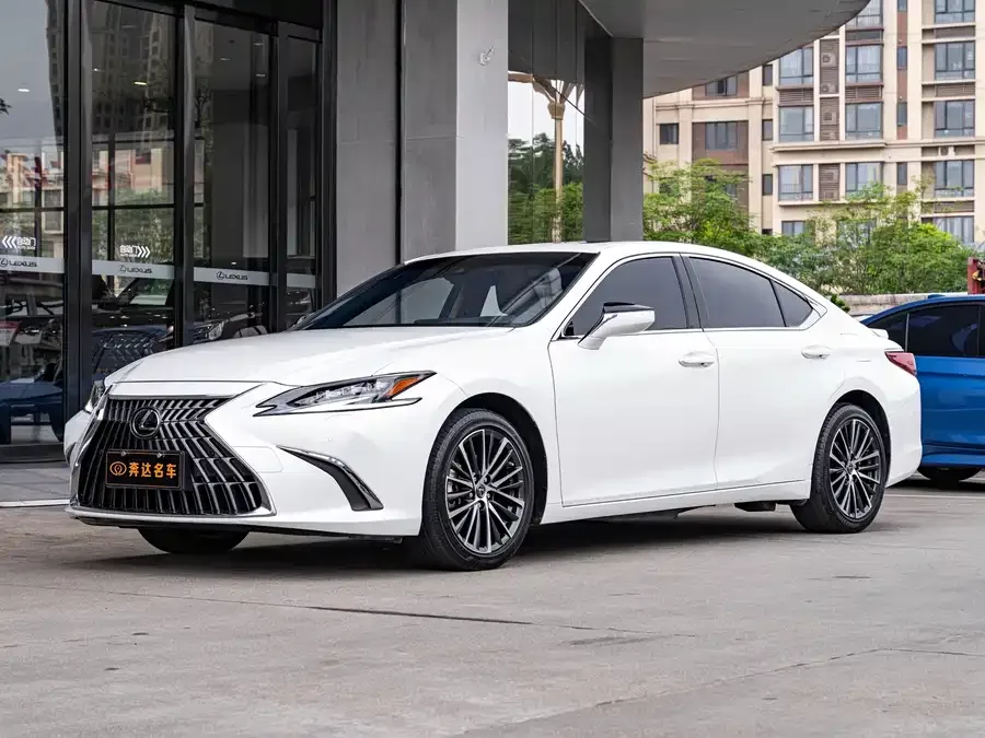 Lexus ES 2023