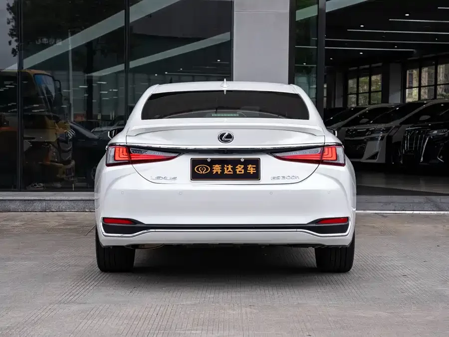 Lexus ES 2022 300h Premium Edition 2023 — миниатюра 2