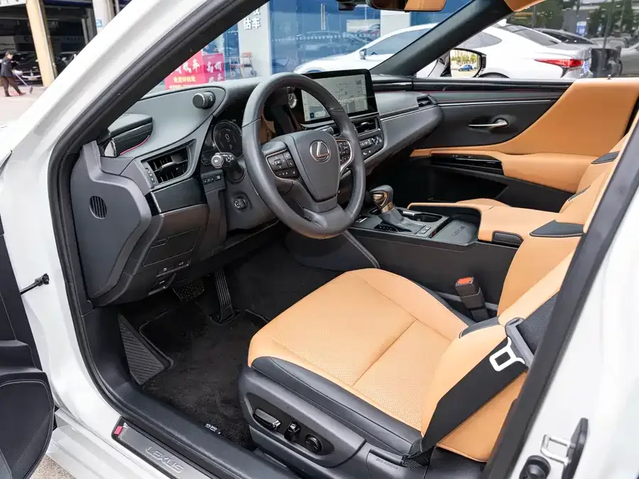 Lexus ES 2022 300h Premium Edition 2023 — миниатюра 3