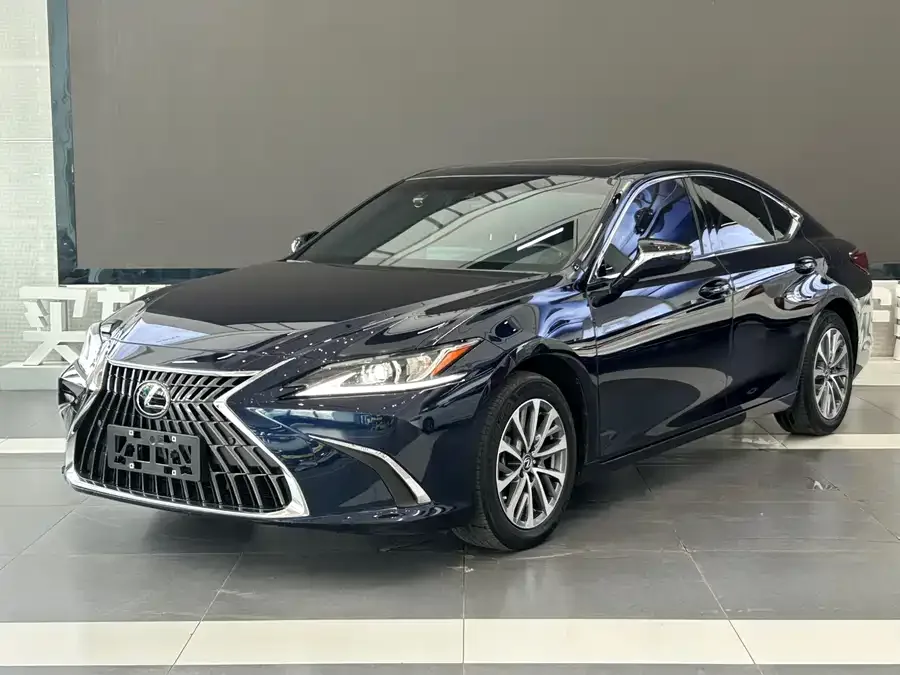 Lexus ES 2022