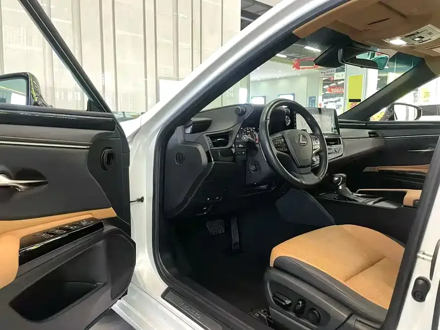 Lexus ES 2023 200 Excellence Edition 2024 — миниатюра 2