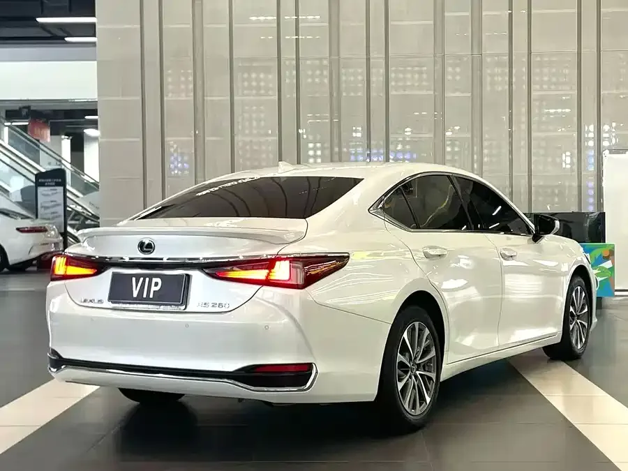 Lexus ES 2023 200 Excellence Edition 2024 — миниатюра 3