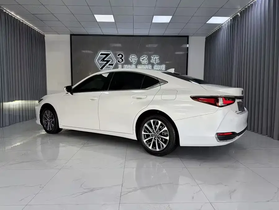 Lexus ES 2023 200 Luxury Edition 2024 — миниатюра 2