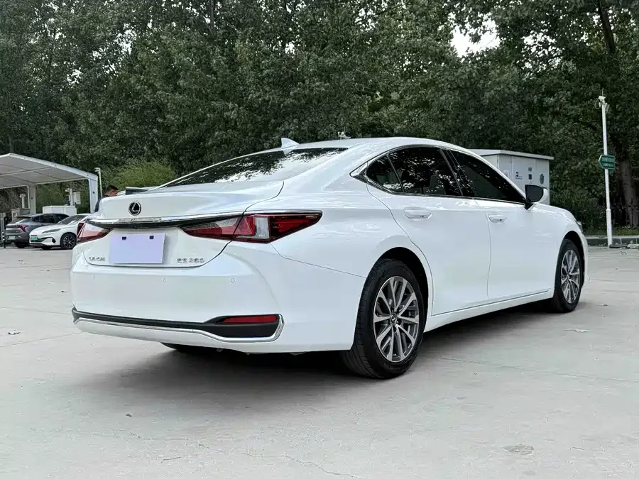 Lexus ES 2021 200 Excellence Edition 2022 — миниатюра 4