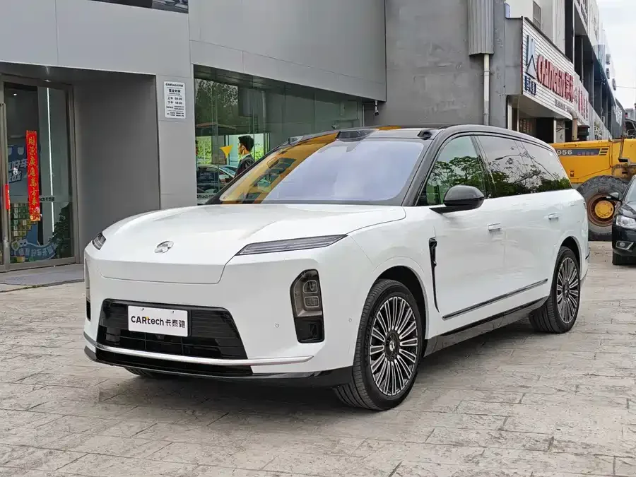 NIO ES8 2025
