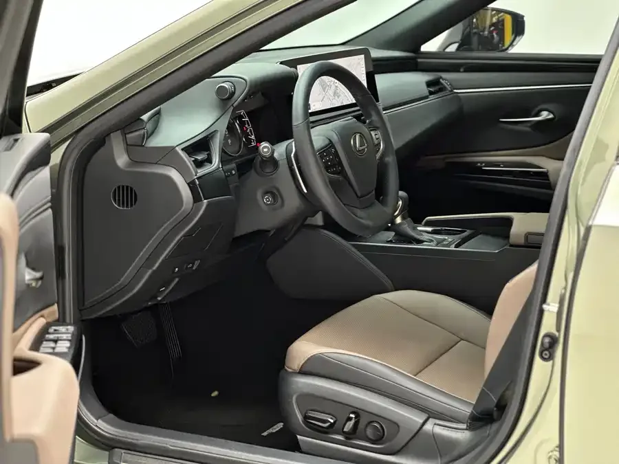 Lexus ES 2022 300h Excellence Edition 2024 — миниатюра 4
