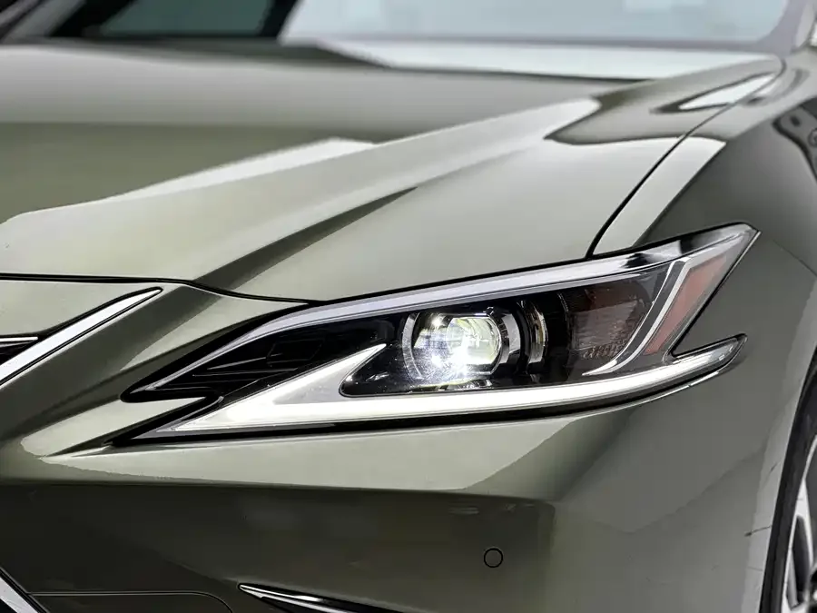 Lexus ES 2022 300h Excellence Edition 2024 — миниатюра 5