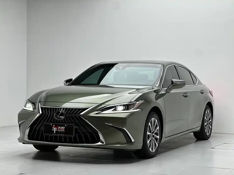 Lexus ES 2024