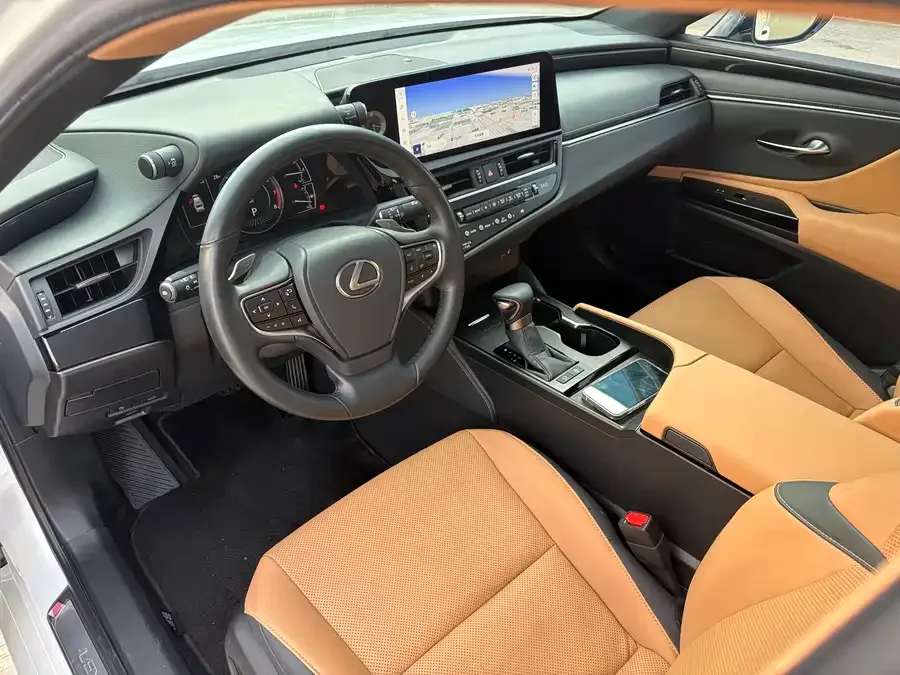 Lexus ES 2023 200 Excellence Edition 2024 — миниатюра 2