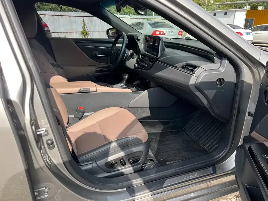 Lexus ES 2023 200 Luxury Edition 2024 — миниатюра 3