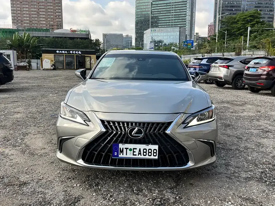 Lexus ES 2024