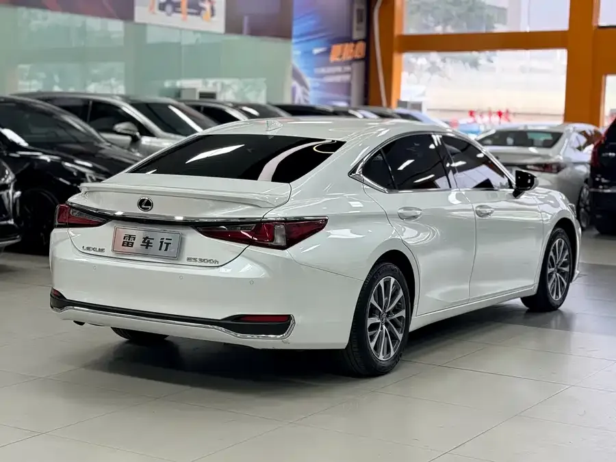 Lexus ES 2022 300h Excellence Edition 2024 — миниатюра 3