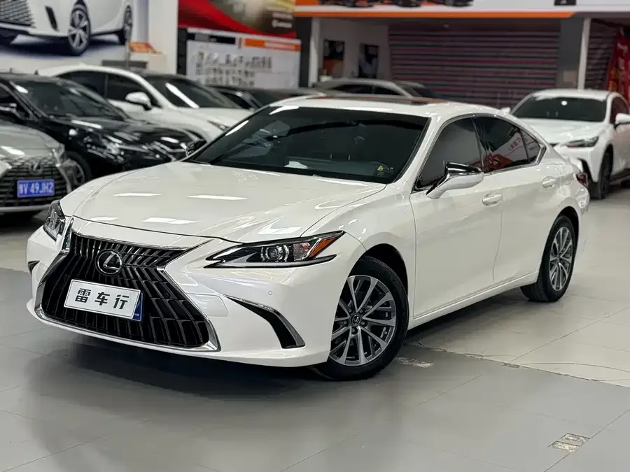 Lexus ES 2024