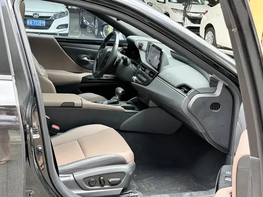 Lexus ES 2023 200 Excellence Edition 2024 — миниатюра 3