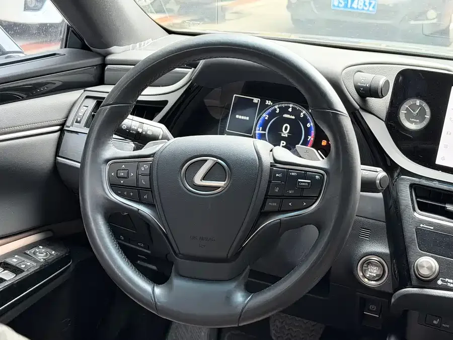 Lexus ES 2023 200 Excellence Edition 2024 — миниатюра 5