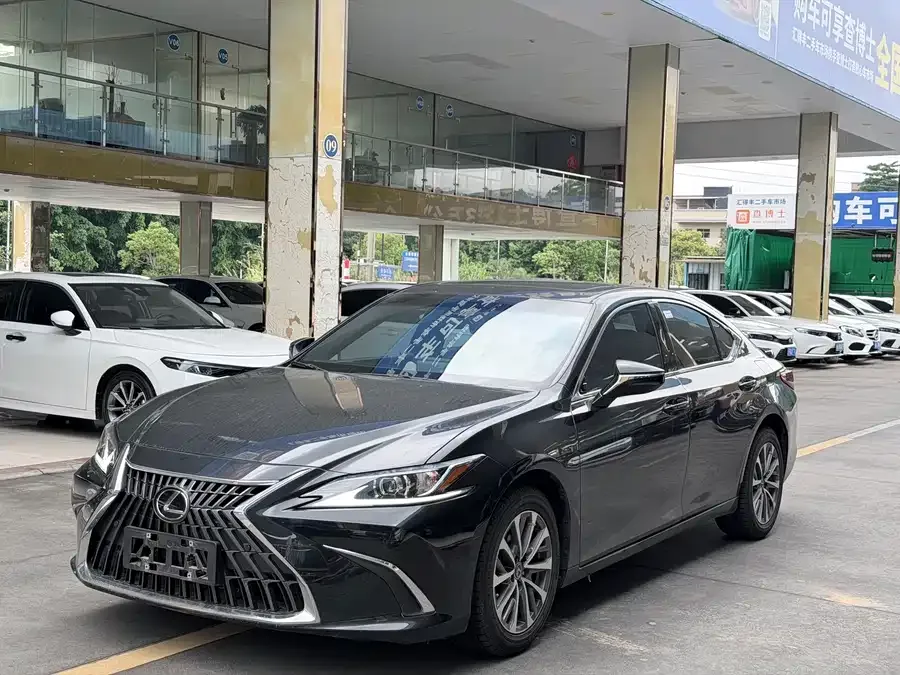 Lexus ES 2024