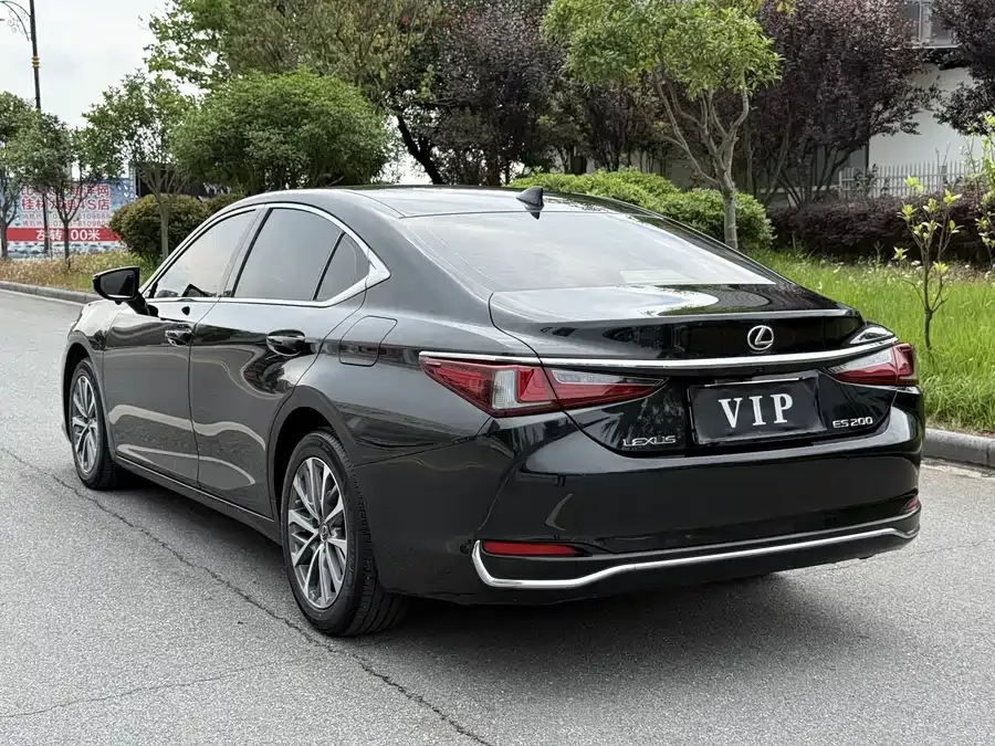 Lexus ES 2023 200 Excellence Edition 2023 — миниатюра 3
