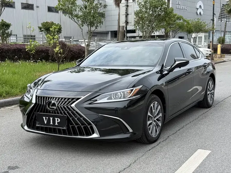 Lexus ES 2023