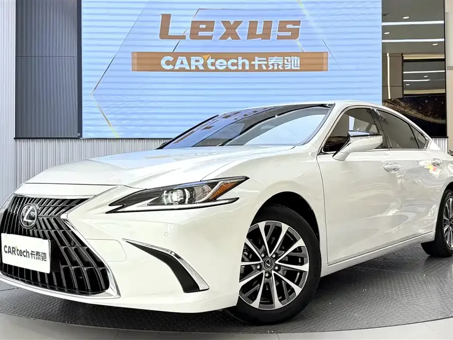 Lexus ES 2024