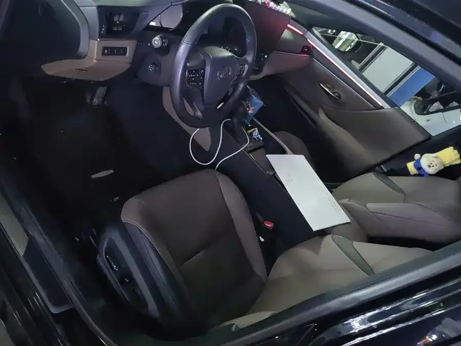 Lexus ES 2025 200 Premium Edition 2025 — миниатюра 3