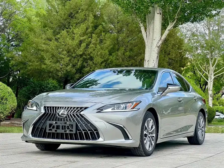 Lexus ES 2023