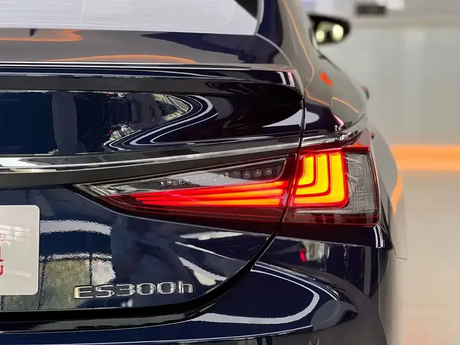 Lexus ES 2022 300h Excellence Edition 2023 — миниатюра 5