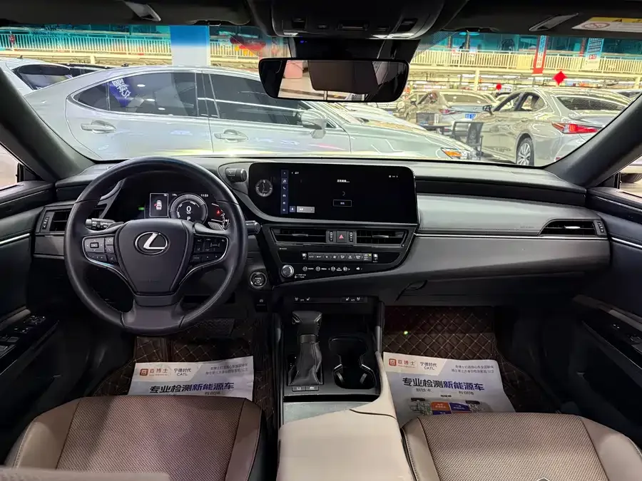 Lexus ES 2022 300h Premium Edition 2023 — миниатюра 3