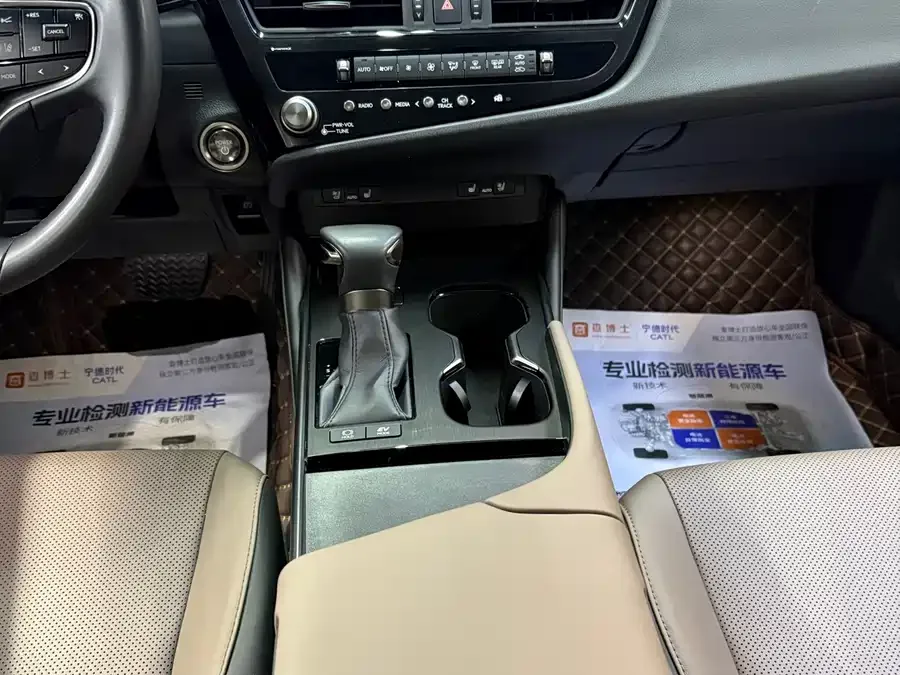 Lexus ES 2022 300h Premium Edition 2023 — миниатюра 5