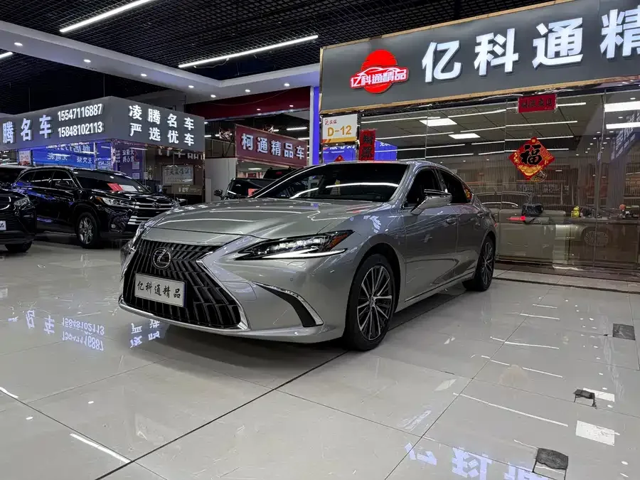 Lexus ES 2023