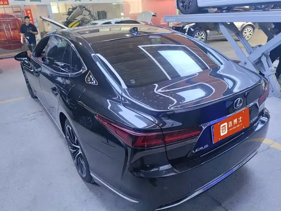 Lexus LS 2023 500h Executive Edition 2023 — миниатюра 3
