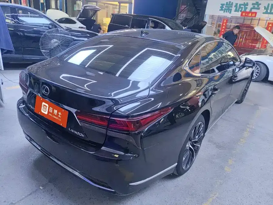 Lexus LS 2023 500h Executive Edition 2023 — миниатюра 5