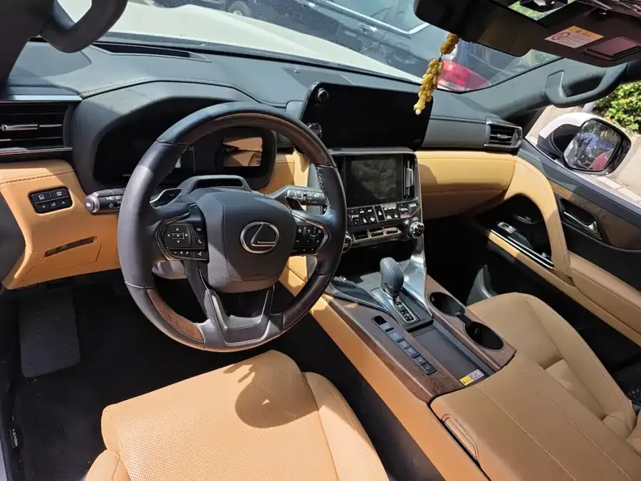 Lexus LX 2025 700h Territory Edition 2025 — миниатюра 4