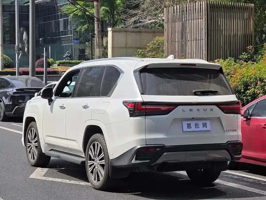 Lexus LX 2025 700h Territory Edition 2025 — миниатюра 5