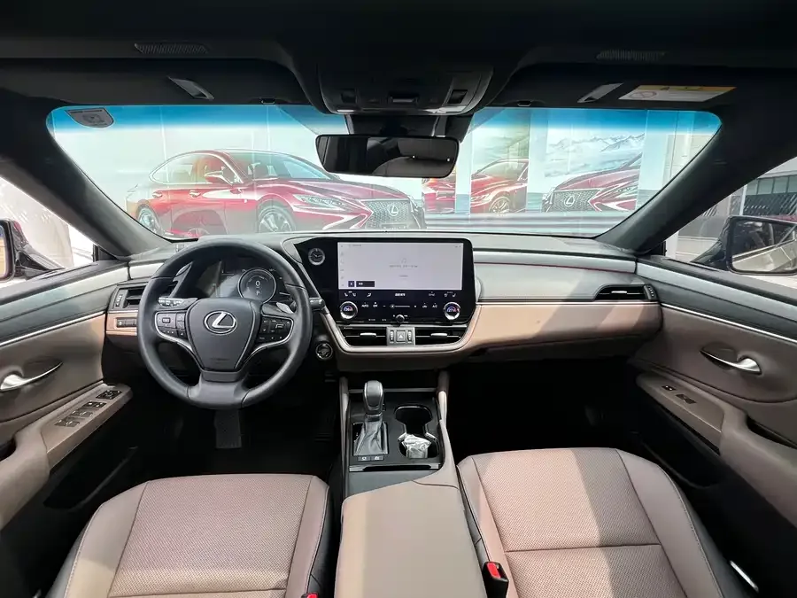 Lexus ES 2025 300h Premium Edition 2025 — миниатюра 4