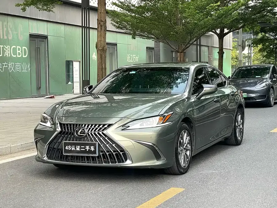 Lexus ES 2022